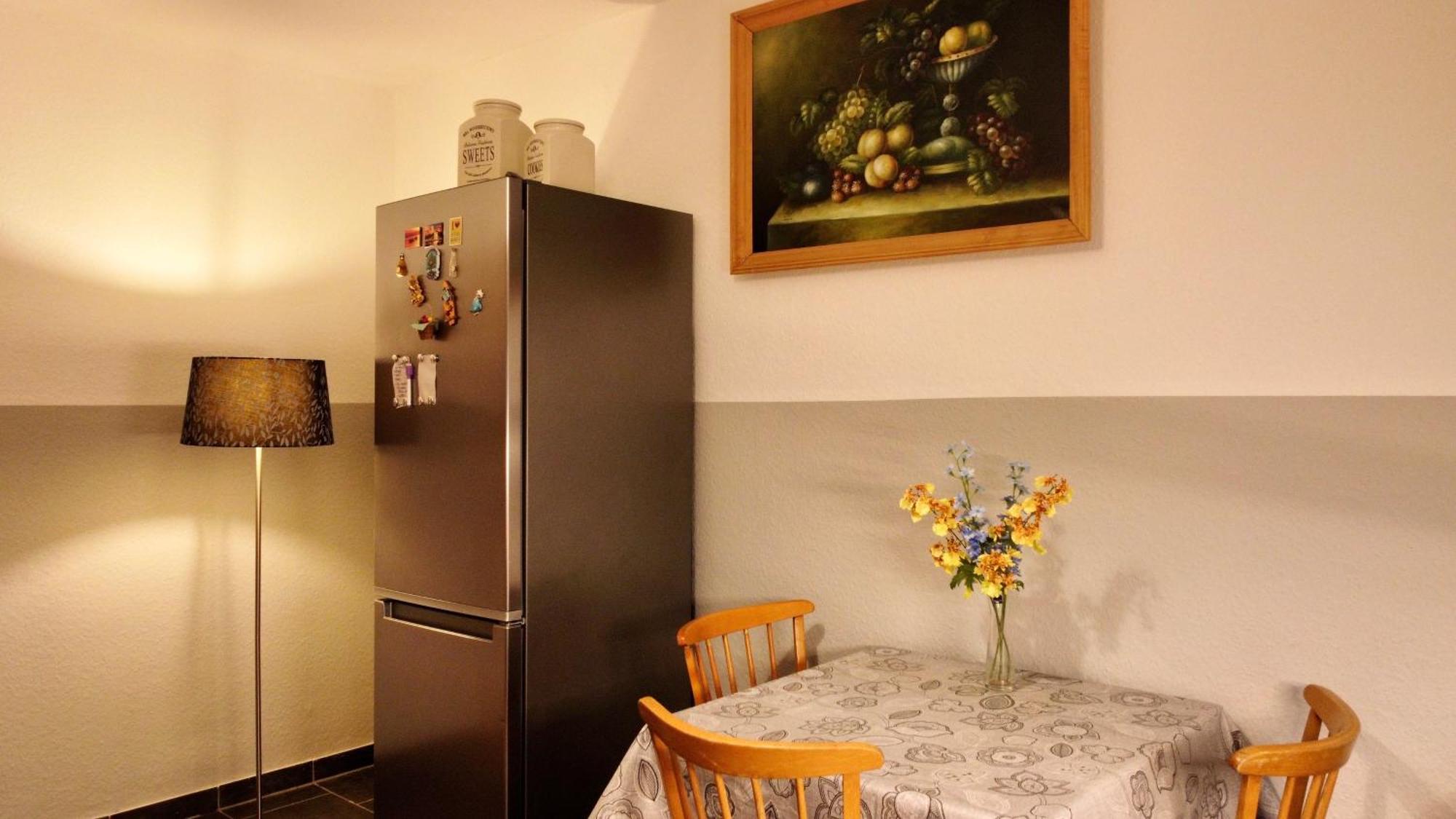 Privatzimmer Im Apartment - Apple Tv Netflix Kingsize Bett Arbeitsplatz Naehe Hbf Кобленц Экстерьер фото